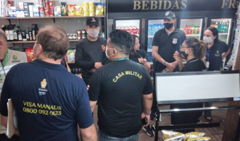 Bares, flutuantes e casas de show são fechados e multados durante fim de semana em Manaus 