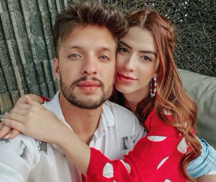 Segurando o choro, Huma Kimak confirma fim de relacionamento com influencer 