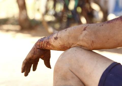 Homem é espancado após oferecer R$ 100 para abusar de adolescente 