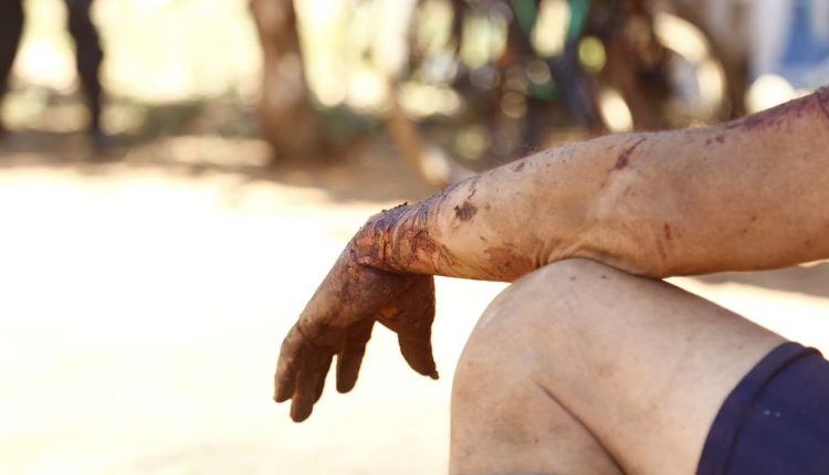 Homem é espancado após oferecer R$ 100 para abusar de adolescente 