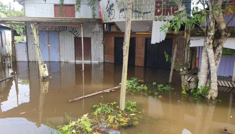 100 mil pessoas foram afetadas pela cheia dos rios no Amazonas