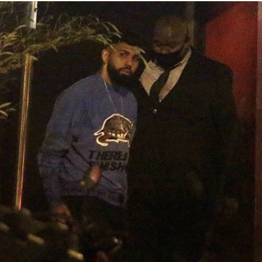 Rafaella Santos sai disfarçada de restaurante para não ser vista com Gabigol