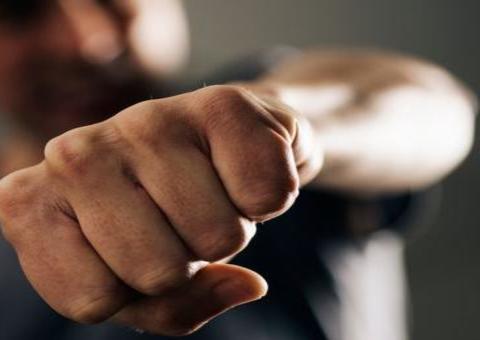 Troca de casais em motel termina em briga e grupo vai parar na delegacia