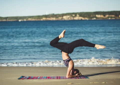 Homem causa revolta ao postar vídeo de mulheres praticando Yoga enquanto amigo simula masturbação