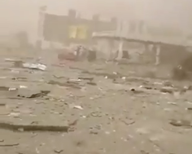 Mais de 100 pessoas estão desaparecidas após explosão em Beirute; equipes fazem buscas