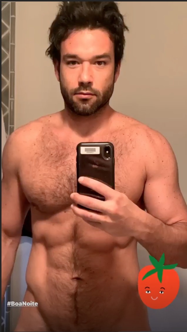Sergio Marone posa de nu frontal e recebe propostas indecentes 
