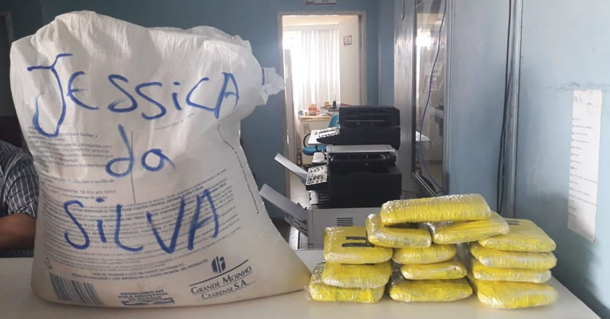Polícia apreende quase 15 kg de drogas em sacos de farinha no Amazonas 