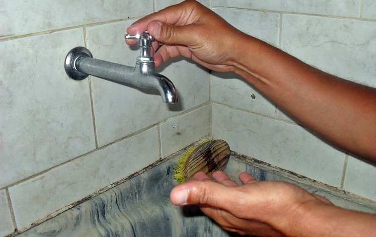 Bairros podem ficar sem água após rompimento de cabo em Manaus 