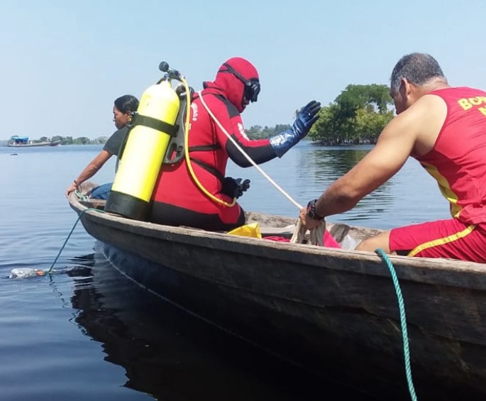 Pescador morre afogado ao tentar achar equipamento que caiu em igarapé no Amazonas