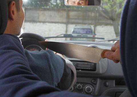 Dupla simula viagem para assaltar motorista de aplicativo em Manaus 