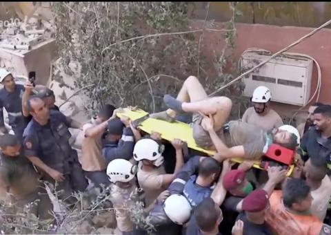 No Líbano, homem é resgatado com vida após 16h sob destroços; Veja Vídeo 