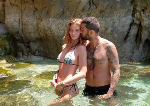 Pedro Scooby mostra Cintia Dicker completamente nua mergulhando no mar