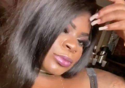 Jojo Todynho posa pelada durante banho com marquinha 'gritando' 