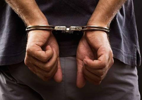 Homem é preso após agredir filha e irmã a socos em Manaus 