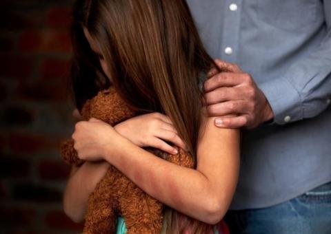 Homem é espancado após mostrar e esfregar órgão genital em criança dentro de ônibus em Manaus