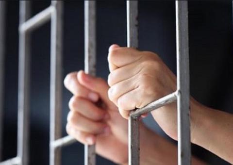 Homem é preso por tocar em parte íntima de mulher em feira no Amazonas 