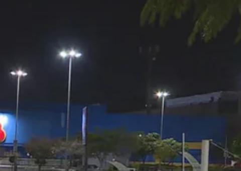 Corpo de recém-nascido é encontrado na lixeira do banheiro de supermercado 