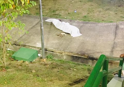 Homem morre após ser esfaqueado na cabeça em praça de Manaus