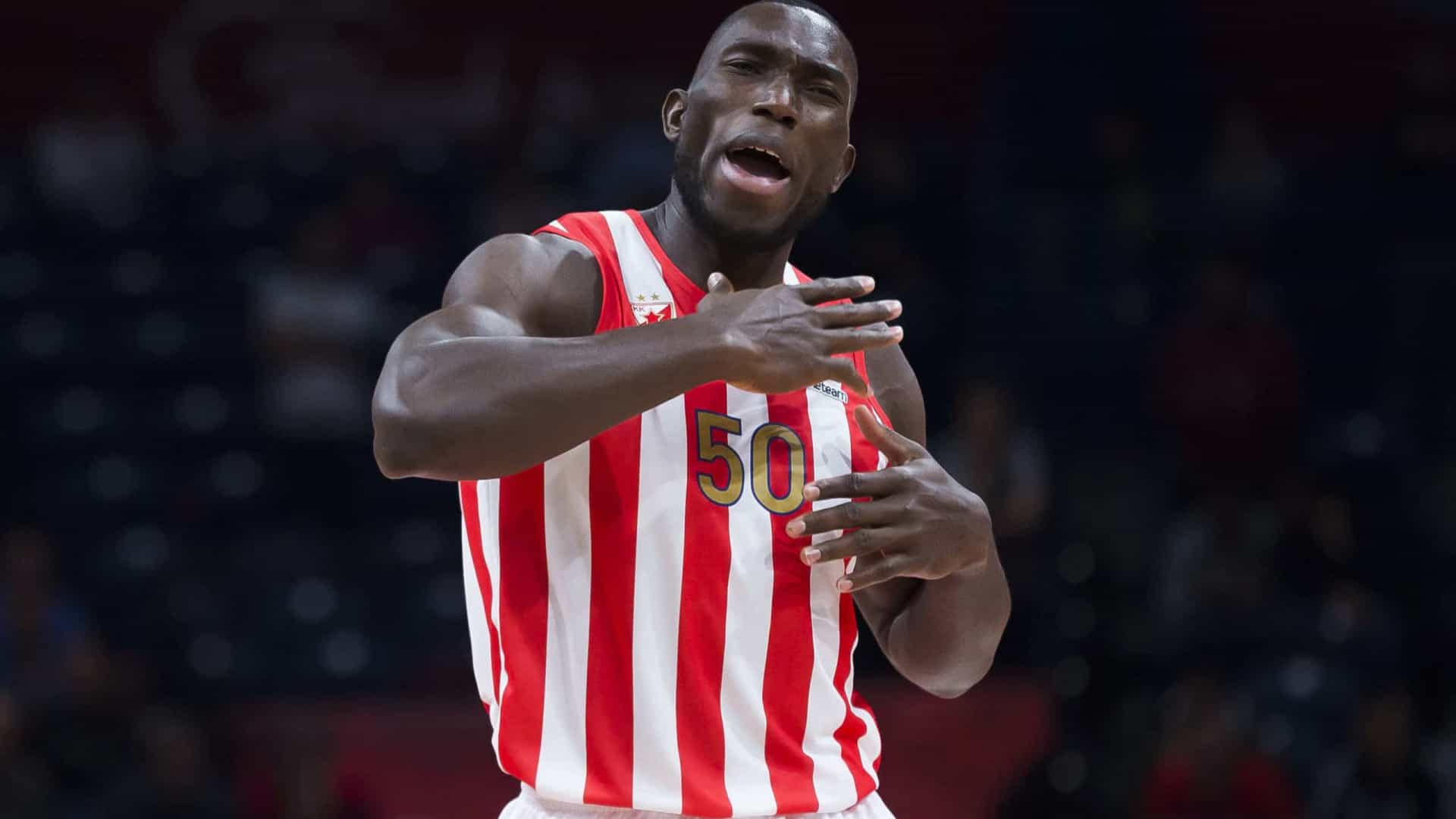 Astro do basquete sofre ataque cardíaco e morre durante treino 