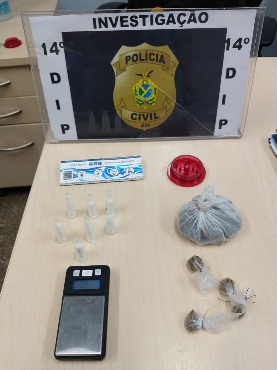 Irmãos são presos suspeitos de atuarem com o tráfico de drogas em Manaus