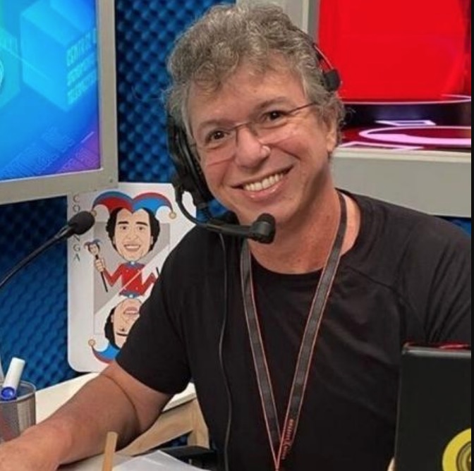 Boninho chama atenção com Ferrari de quase R$ 3 milhões; veja fotos