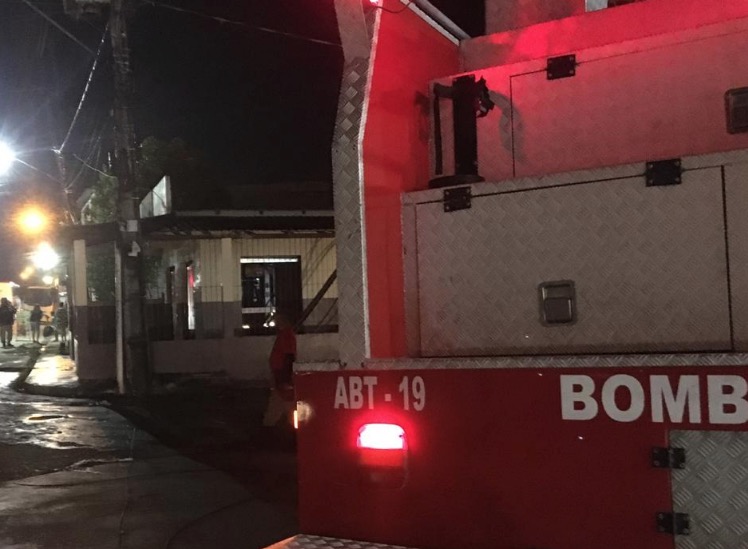 Incêndio ao lado de posto de combustível causa pânico em Manaus