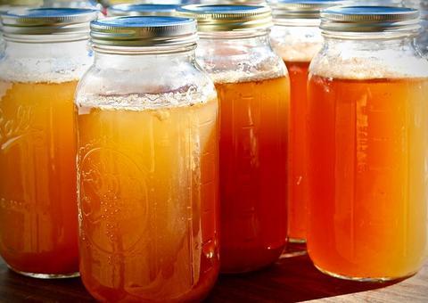 Dicas de sucos que reduzem a azia e combatem inflamação; veja quais