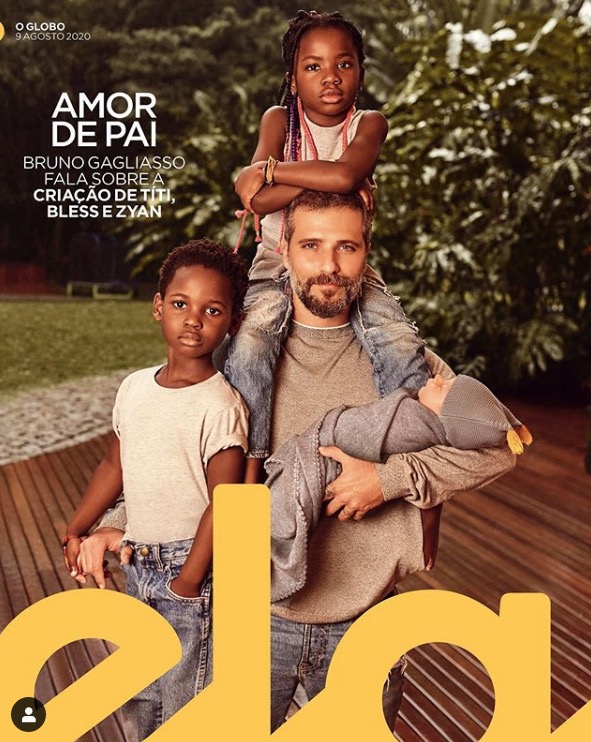 Bruno Gagliasso posa com os 3 filhos pela 1ª vez e Giovanna se emociona: 'nem nos melhores sonhos'