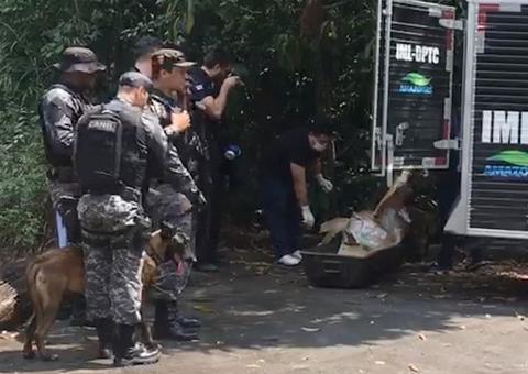 Vídeo mostra momento em que polícia abre caixa com corpo de mulher em Manaus