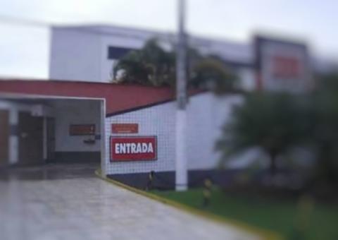 Homem é preso dentro de quarto de motel com três adolescentes 