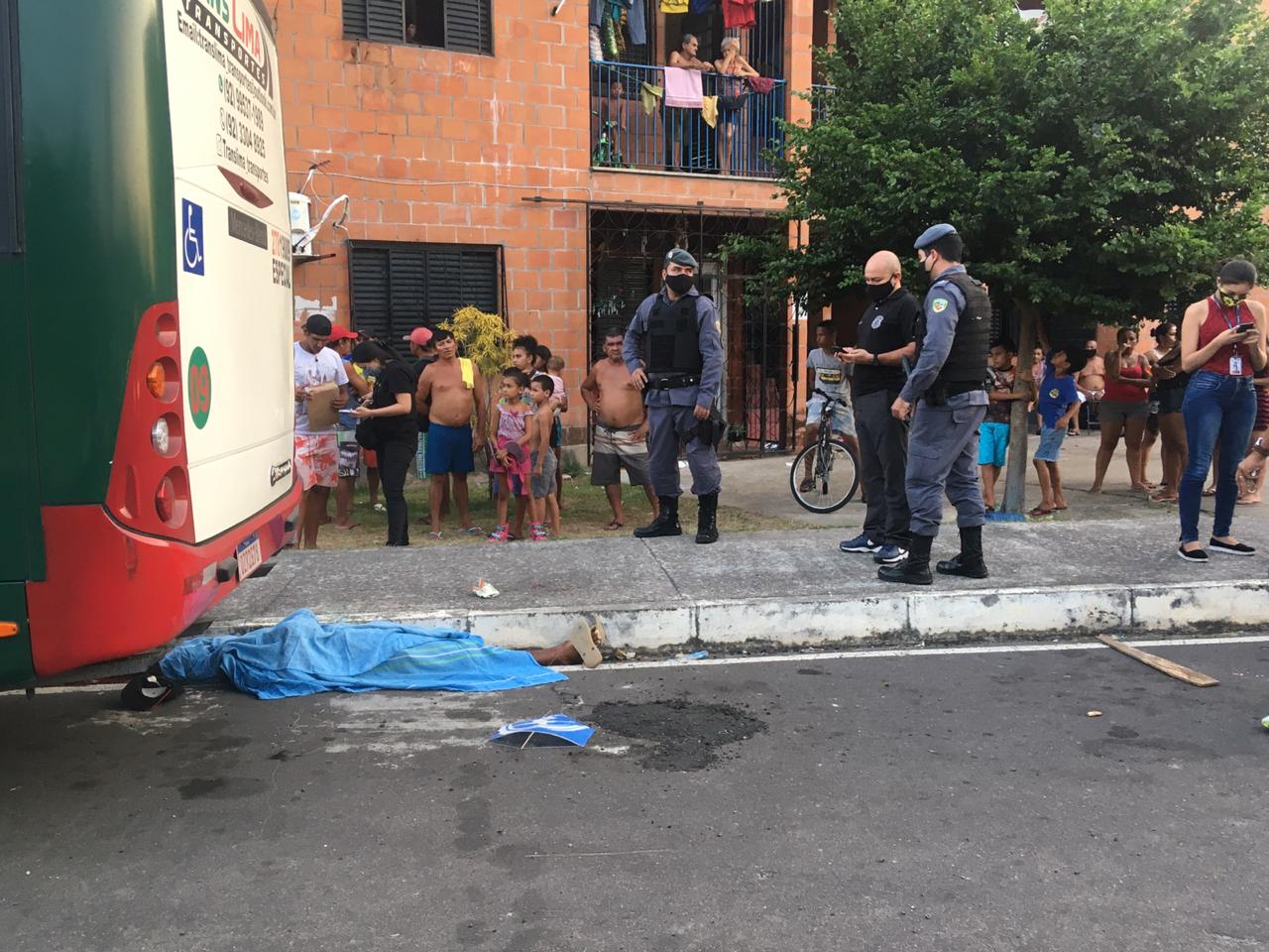 Jovem é executado com tiros na cabeça enquanto soltava papagaio em Manaus