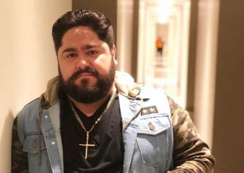 Cesar Menotti faz homenagem a Gusttavo Lima e surge com short 'minúsculo'