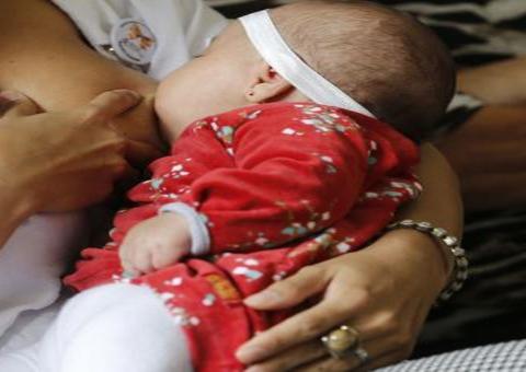 Mães com diagnóstico de Covid-19 podem amamentar