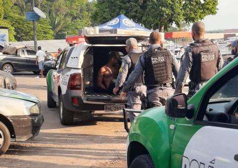 Após agredir venezuelano, suposto policial é preso em Manaus