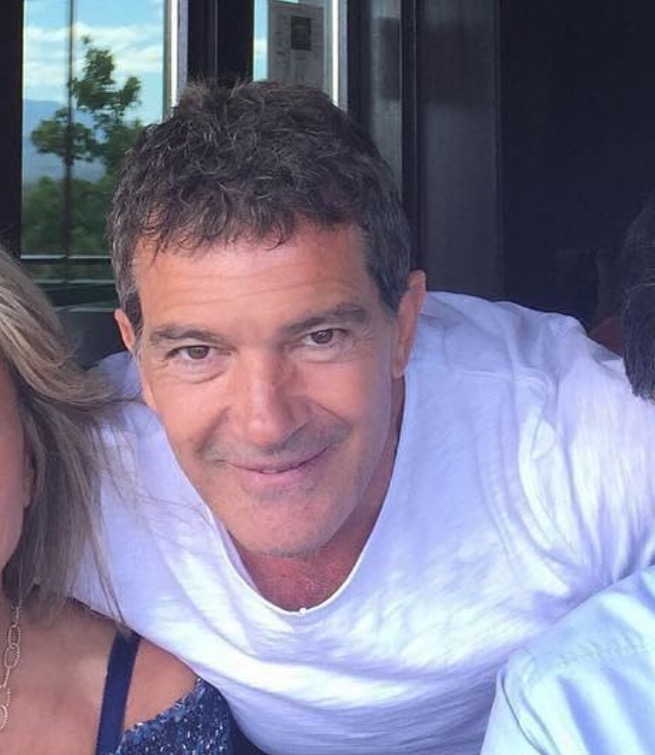 Antonio Banderas completa 60 anos e anuncia que está com Covid-19