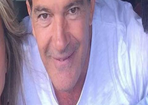 Antonio Banderas completa 60 anos e anuncia que está com Covid-19