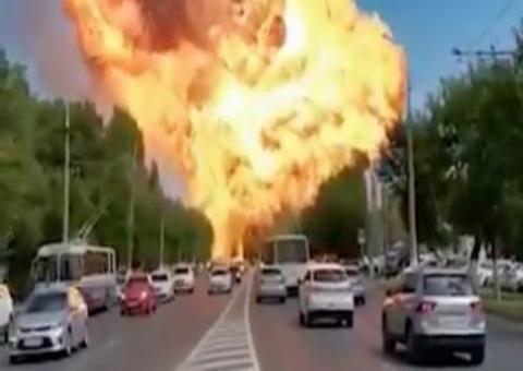 Grande explosão é registrada em posto de combustíveis na Rússia 