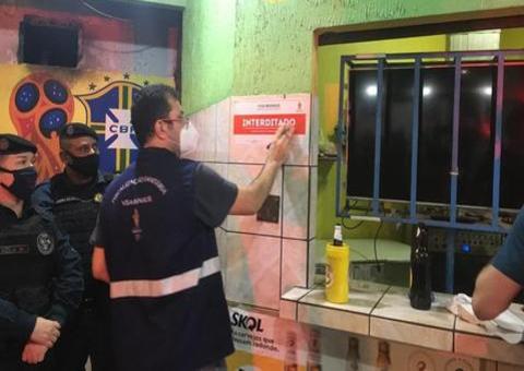 Bares e flutuantes são autuados por aglomeração no fim de semana em Manaus 