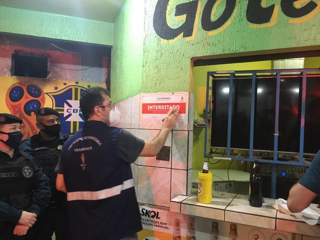 Bares e flutuantes são autuados por aglomeração no fim de semana em Manaus 