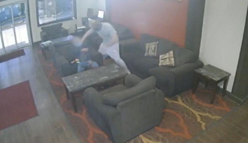 Idoso é espancado após pedir que mulher use máscara; agressor é namorado dela 