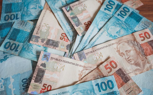 Brasil gasta com funcionários públicos 3,5 vezes mais do que com a saúde