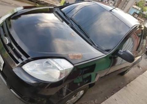 Homem tem carro roubado por dupla armada em posto de gasolina em Manaus 