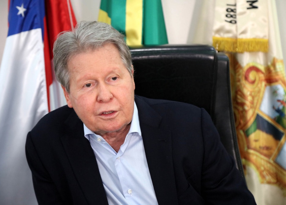 Prefeito de Manaus decreta luto pelas 100 mil mortes por Covid-19 no Brasil