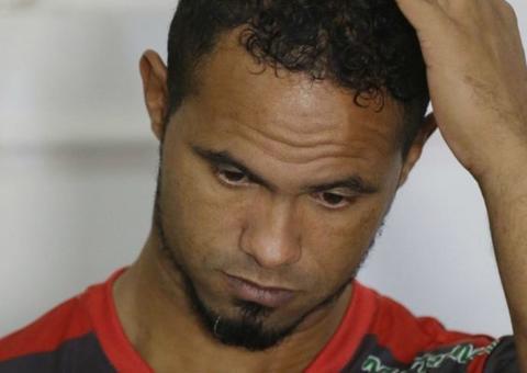 Em rara entrevista, filho do goleiro Bruno pede prisão perpétua ao falar sobre pai