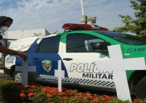 Professores anunciam greve durante protesto em frente a sede do Governo em Manaus 