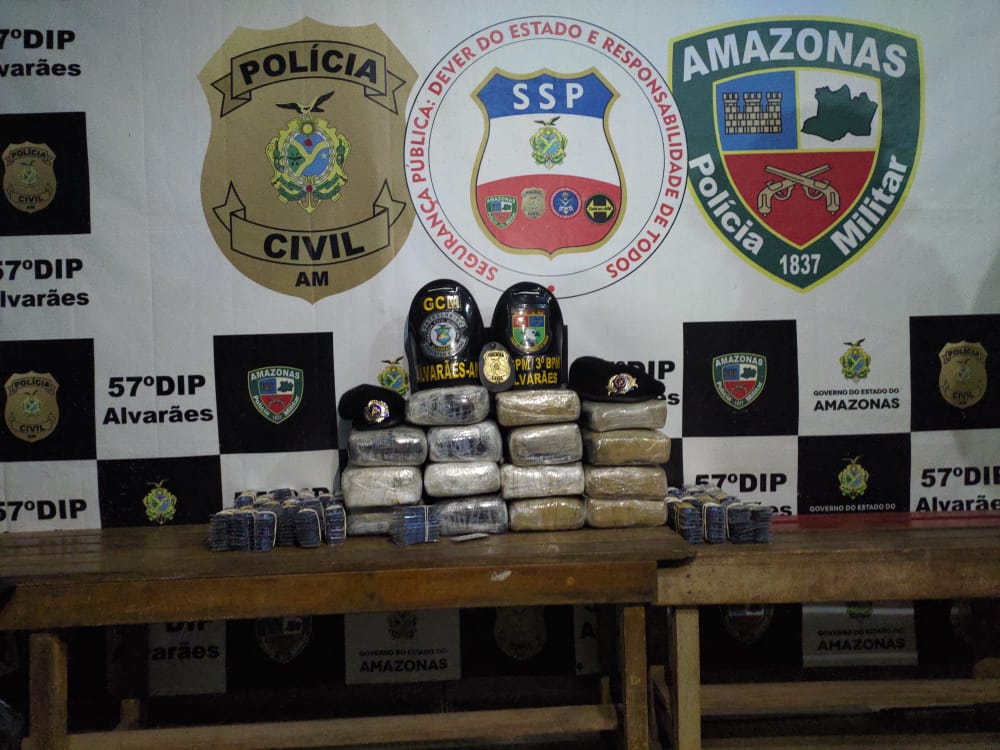 A caminho de 'entrega', homem é preso com mala recheada de drogas em barco no Amazonas