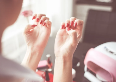 Mulher com Covid-19 vai à manicure, mas só avisa profissional no dia seguinte