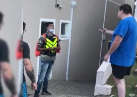 Polícia pedirá avaliação sobre sanidade de homem que humilhou motoboy 