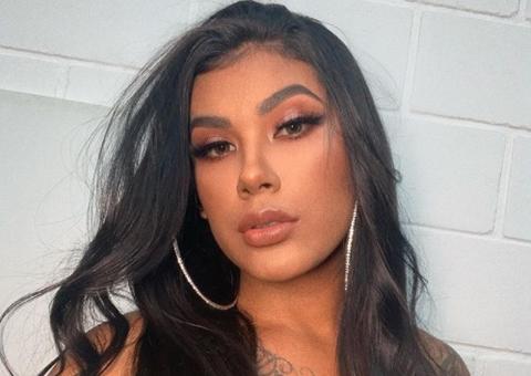 Com microshort, Pocah rebola freneticamente em vídeo ao som de funk 