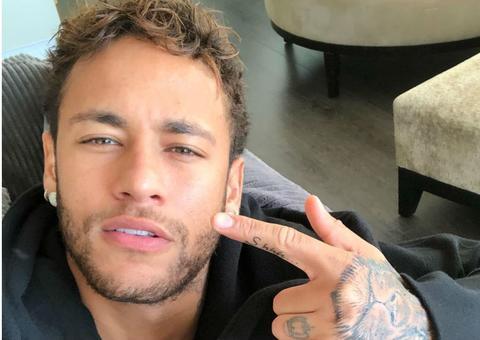 Neymar diverte fãs ao imitar Shakira; veja vídeo